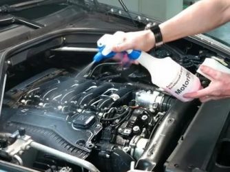 Чем лучше мыть двигатель автомобиля своими руками?