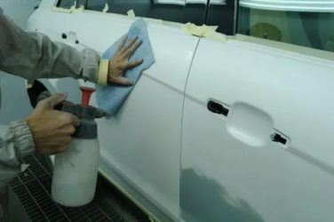Чем можно обезжирить поверхность перед покраской автомобиля?