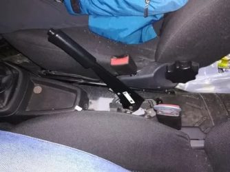 Как ослабить ручник на гранте?