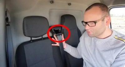 Как перевернуть ремень безопасности в машине?