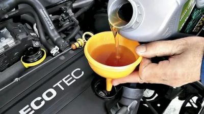 Как правильно менять масло в машине?