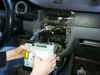 Как снять магнитолу с лачетти?