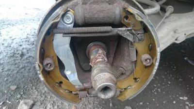 Как снять задний барабан на дэу нексия?
