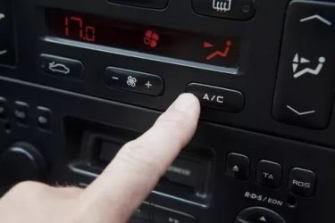 Как включить обогреватель в машине?