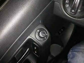 Как включить подогрев зеркал на поло седан?