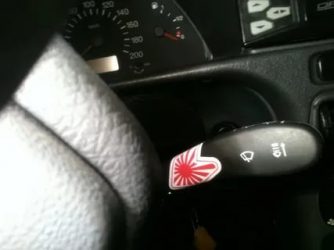 Как включить задний дворник на приоре?