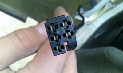 Как вытащить провод из фишки в авто?