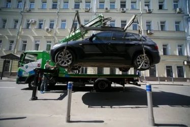 Могут ли эвакуировать заведенную машину?
