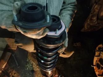 Нужно ли менять опоры при замене амортизаторов?