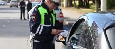 Нужно ли открывать багажник сотруднику ДПС?