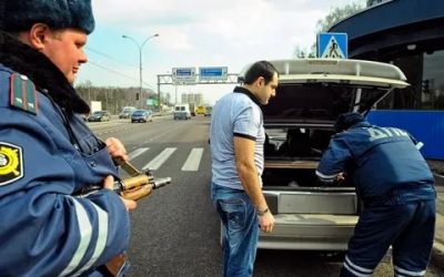 Нужно ли открывать багажник сотруднику ДПС?