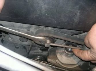 Почему свистит ремень генератора на приоре?