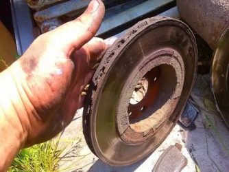 При каком износе нужно менять тормозные диски?