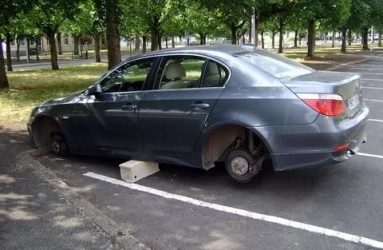 Сняли колеса с машины что делать?