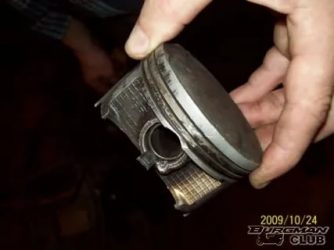 Стучит палец поршня что делать?