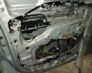 Замерзает центральный замок в машине что делать?